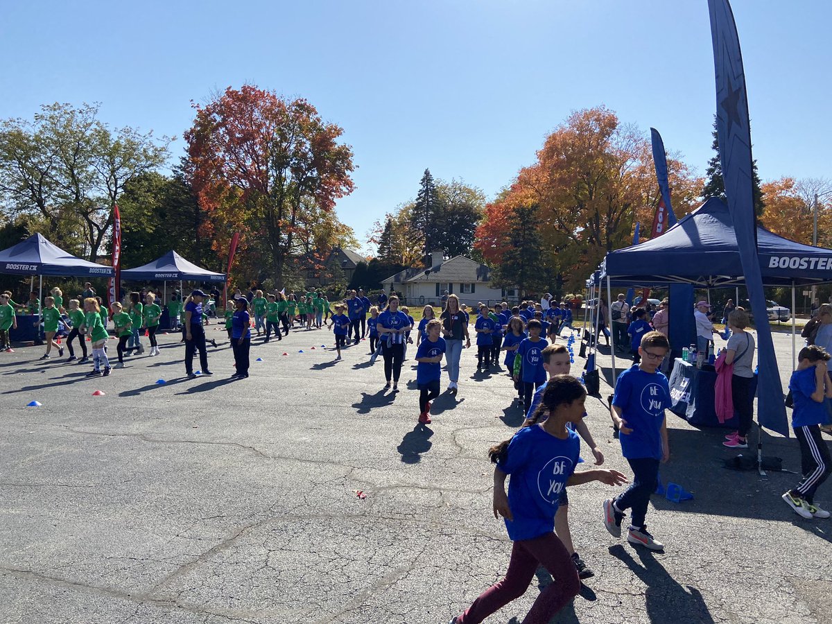 prairied203's tweet photo. What wonderful weather for a Fun Run.  Great job Prairie Dogs - we surpassed our fundraising goal!!! #PrairiePride #community https://t.co/DTwommUkcJ