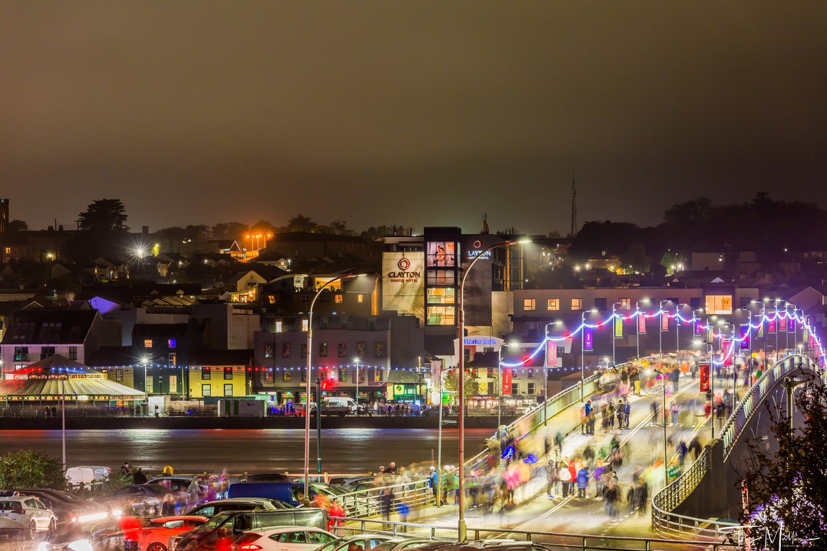 TonyMullenPhoto's tweet photo. A very busy Wexford Town tonight as people make their way home after the fireworks display marking the opening of Wexford Festival Opera #Wexford https://t.co/2zNB61tFS0