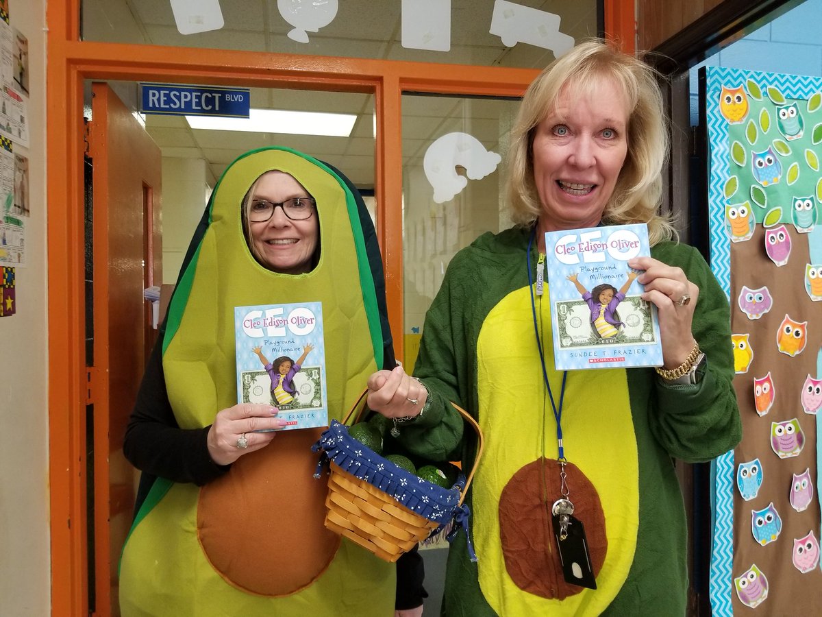 mtwisdale1's tweet photo. Holy Guacamole! Reading Specialists Extraordinaire go above and beyond to make All Suffolk Reads a “smashing” hit with their Students ⁦@EFES_Proud⁩ (pun intended of course) ⁦@SPSEnglish⁩ ⁦@SufVAschools⁩ #BuildingTheBestSPS https://t.co/C5OpkKpvZU