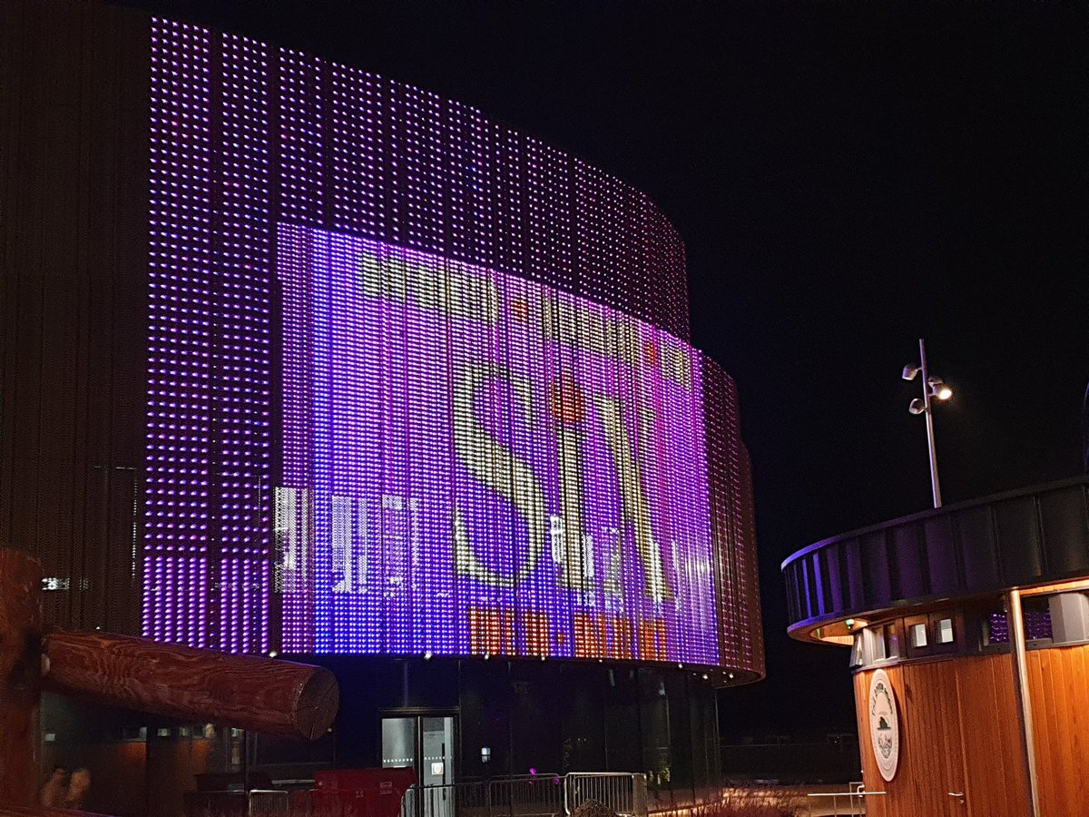 Tarynwilliams88's tweet photo. Took my girl @leilawi72044382 to watch @sixthemusical tonight in Swansea, but horrific traffic nearly 2 hours to drive from Merthyr,meant we only watched THREE  
Gutted but what we saw was great 🥰 https://t.co/YIk5HNB11n