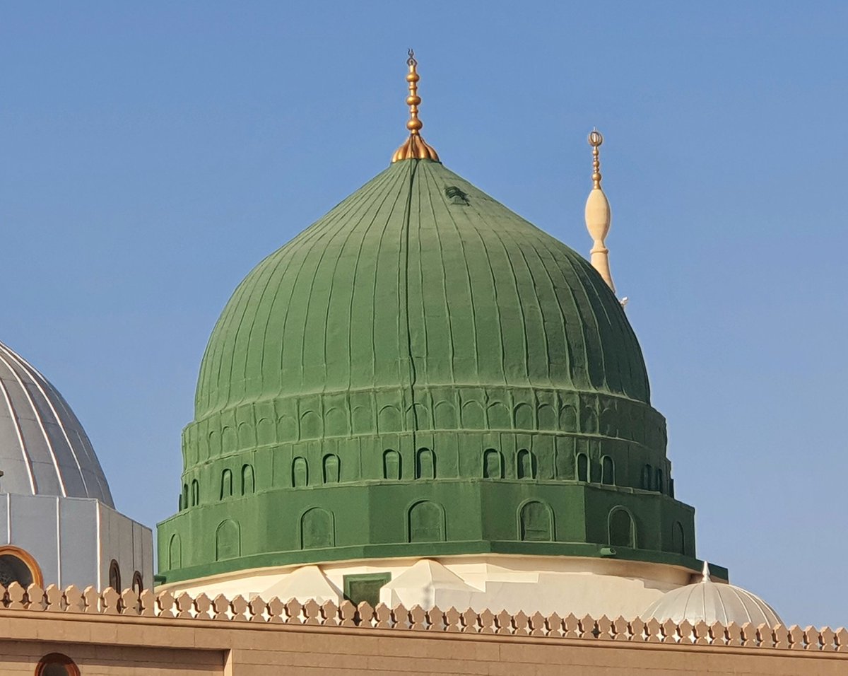 _MD1453's tweet photo. Two couplets written by one of the late Ottoman scholars Esad Erbili, which I've translated into English from the old Turkish scripture, where he lyrically describes how he is reduced to ashes amid the smouldering flames of his love for the Prophet ﷺ

+ https://t.co/uQljEEQXfJ