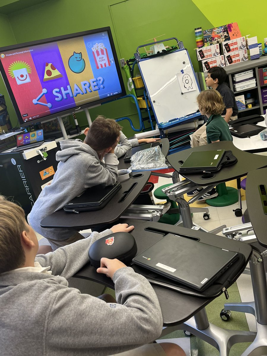 KClevering's tweet photo. It’s #DigCitWeek and @OakKnollSHC students are learning all about being Good Digital Citizens thanks to @commondefense https://t.co/DjfFeLdEDw
