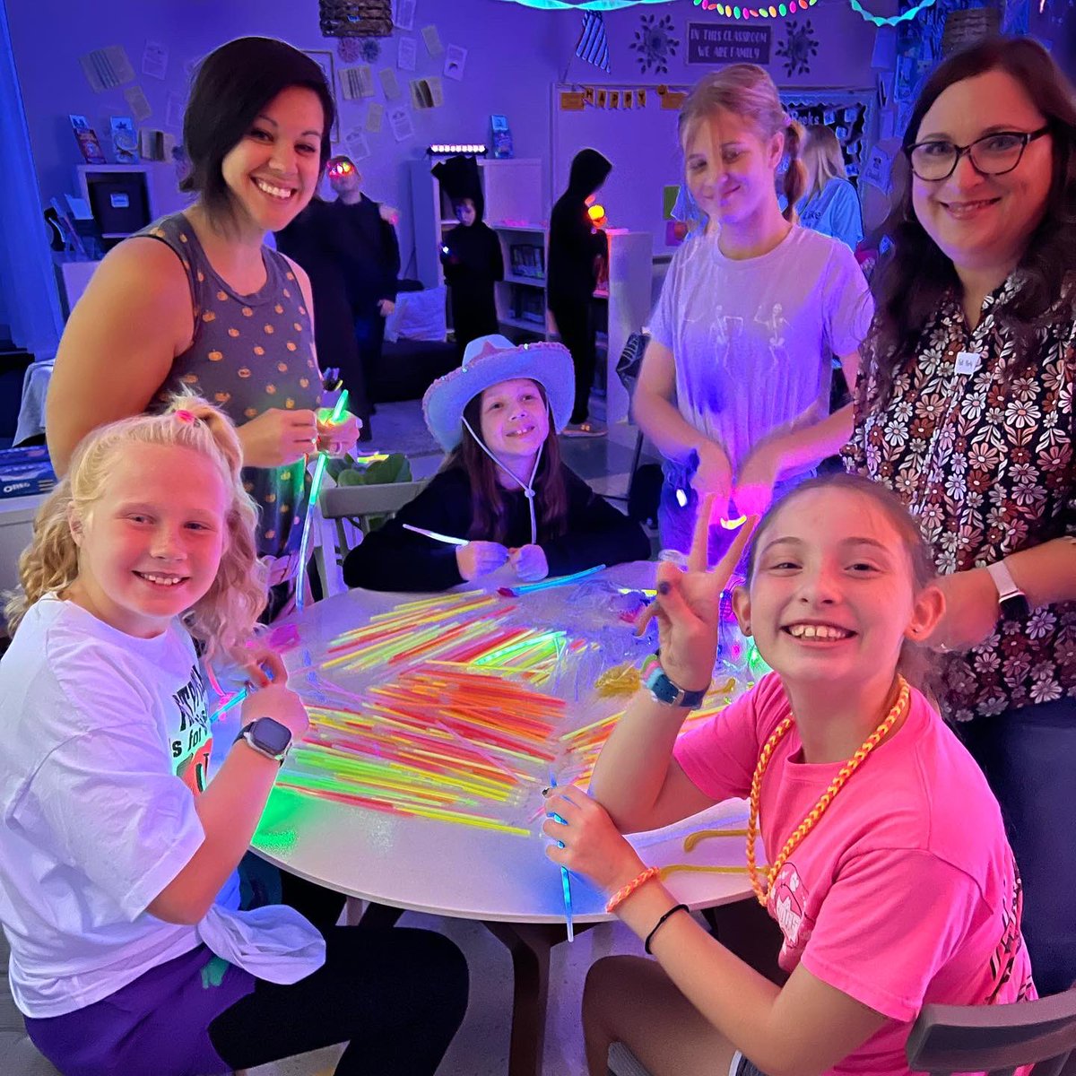 Mrs. Roth tweet media