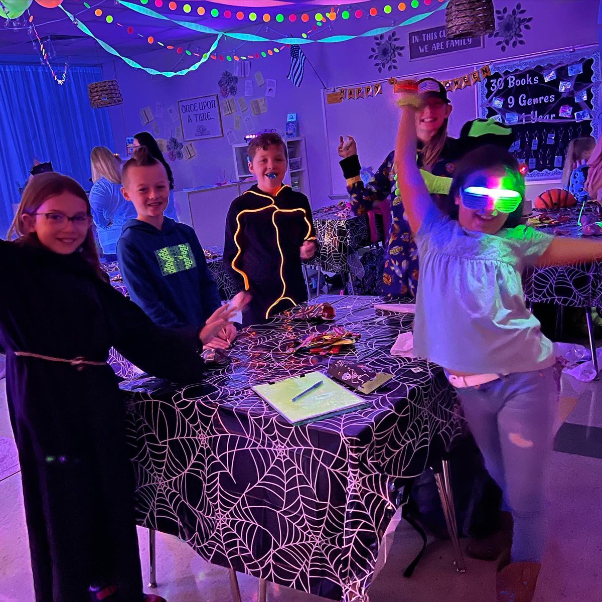 Mrs. Roth tweet media