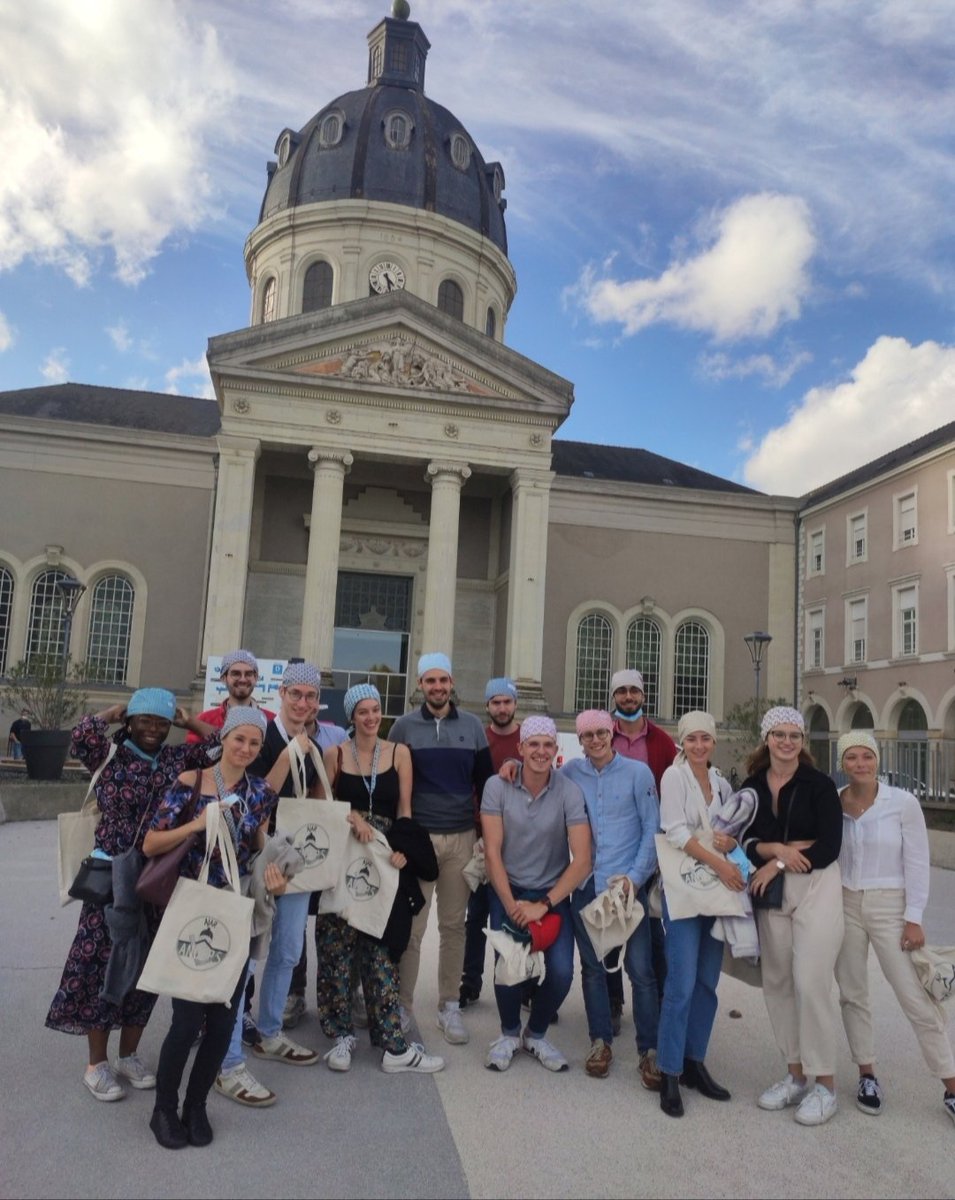AJAR Angers (@ajarangers) on Twitter photo Accueil des nouveaux internes du DAR Angevins ajd ! 👩🏽⚕️
Un welcome pack 🛍️ AJAR Angers les attendait, avec des calots et des tours de cou fait-main par Les P'tits Doudous Angevins 🧸
<a href="/PDoudous/">Association Les P'tits Doudous</a> <a href="/AJARFrance/">AJAR France 🇫🇷</a> <a href="/SFARJeunes/">SFAR Jeunes</a> <a href="/SFAR_ORG/">SFAR Anesthésie Réanimation</a> Accueil des nouveaux internes du DAR Angevins ajd ! 👩🏽⚕️
Un welcome pack 🛍️ AJAR Angers les attendait, avec des calots et des tours de cou fait-main par Les P'tits Doudous Angevins 🧸
<a href="/PDoudous/">Association Les P'tits Doudous</a> <a href="/AJARFrance/">AJAR France 🇫🇷</a> <a href="/SFARJeunes/">SFAR Jeunes</a> <a href="/SFAR_ORG/">SFAR Anesthésie Réanimation</a>