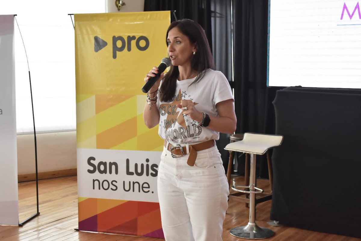 “La idea es que las mujeres podamos fortalecernos para ser cada día más. A las mujeres en cualquier lugar geográfico nos atraviesan los mismos problemas” @sofiabrambilla en el #EncuentroFederalMujeresPRO #SanLuis