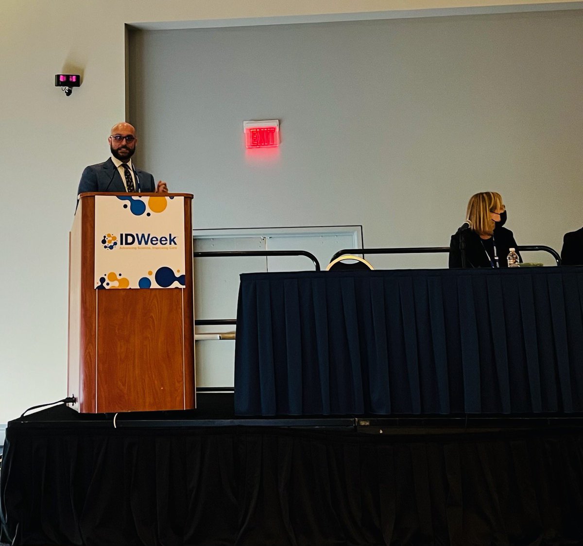 ewelford's tweet photo. Low-level HBV viremia in PLWH switched to LAI CAB/RPV with HBVcAb (+) and HBVsAg (-). 
Guidance is unclear but some experts would ensure these patients are immune to HBV and if they EVER had sAg positive, would not switch to CAB/RPV. #IDWeek2022 https://t.co/gwRmjstIyh