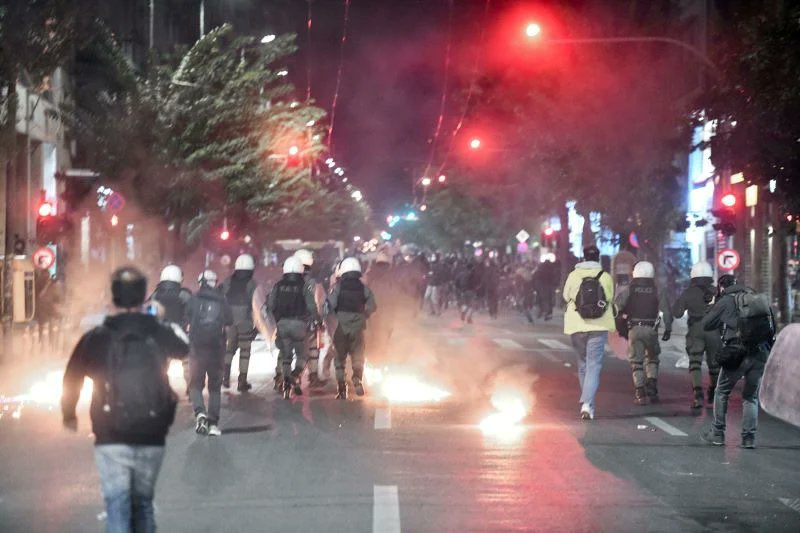 Streets of #Athens are on fire after thousands demonstrated following the rape of a 19 year old girl in police custody.