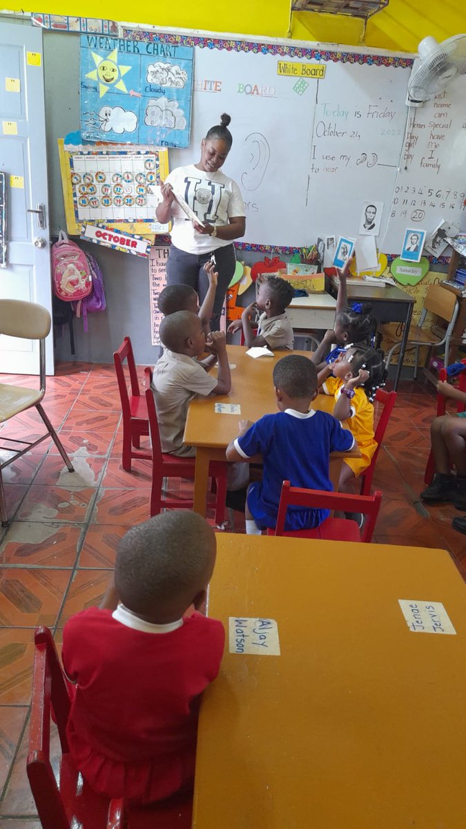 golebourne's tweet photo. Jenny, a parent visited George Cohen and read to children. #12StandardsMatter #ReadingMatter #ReadAcrosstheParish @MOEYJamaica @tkmsingh @TanishaMill2012 @Kevin62642151 @KemoyLeslie @cfranoBrighty @Stcy14226538 @GrantShaunette @ItzmellEcc3 @karlenedesland1 @KasanmtKasan @JISNews https://t.co/De4powAPVA