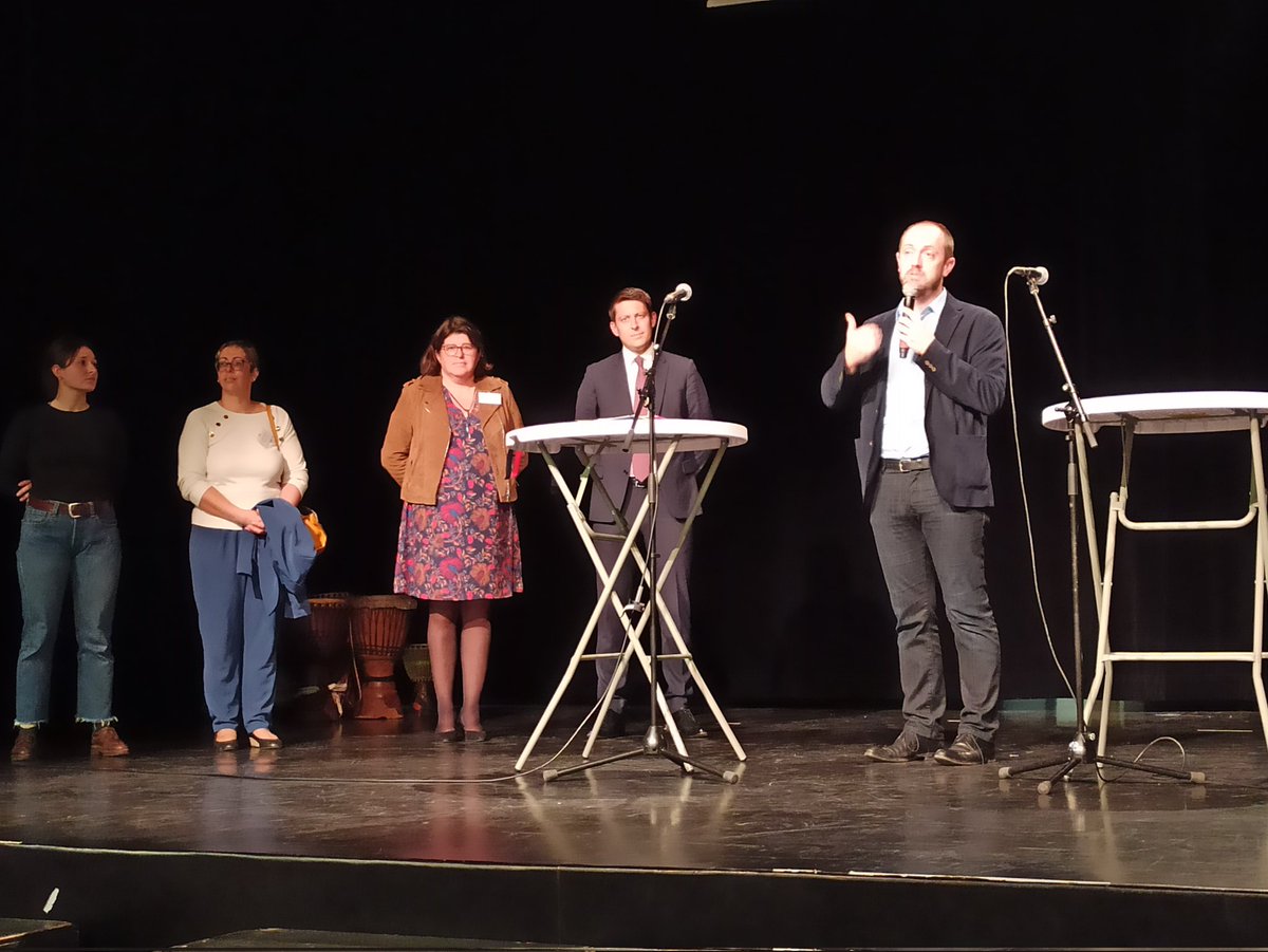 LepinardE's tweet photo. Ce soir à la maison de Bégon signature de la nouvelle Convention 2023 de la #citééducative de Blois avec Monsieur l'adjoint au Maire de Blois, Madame la Directrice académique #dsden41 et M. le sous-préfet de Blois. https://t.co/dIPykxDVpY