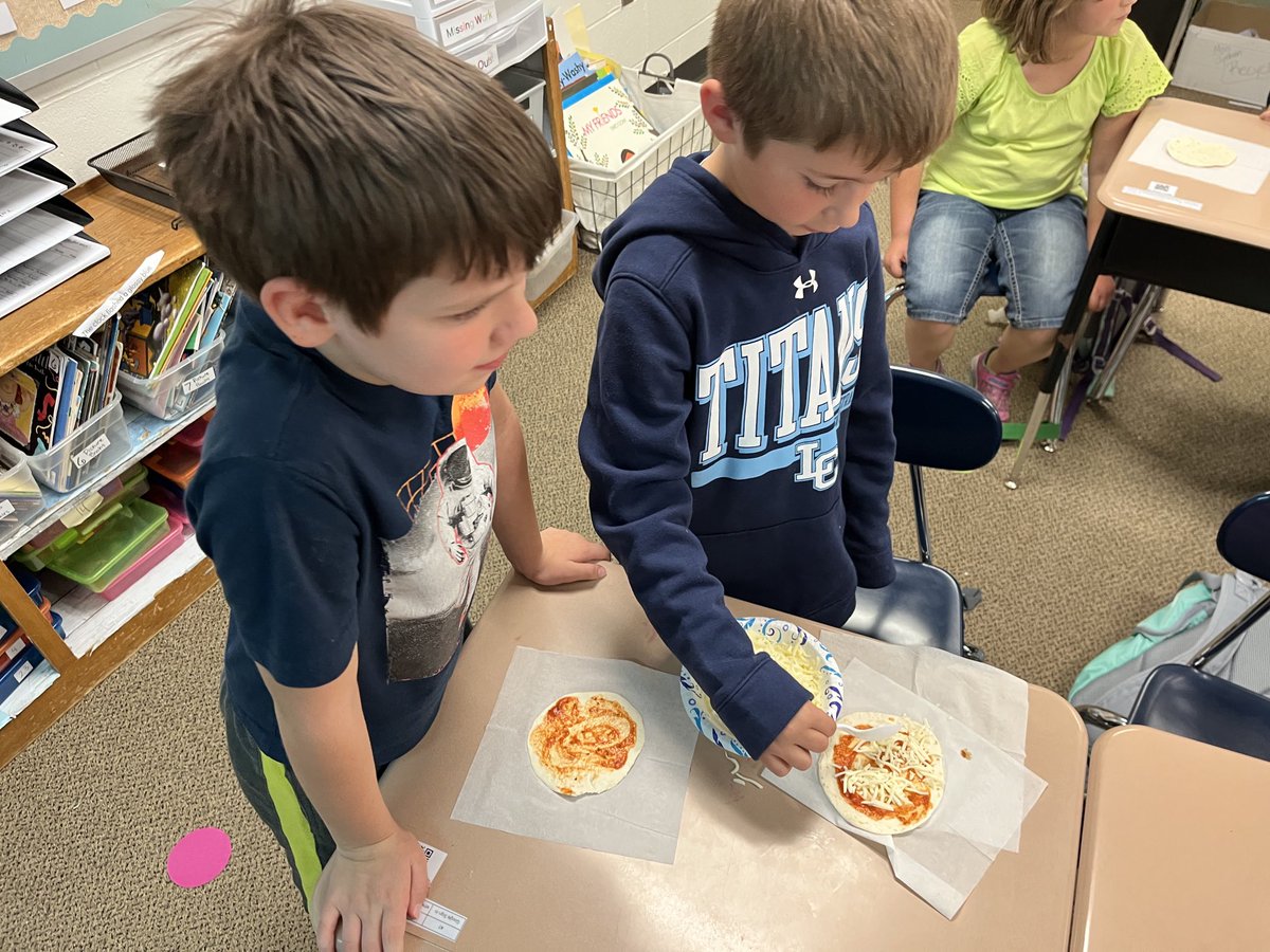 Mrs Matney and Miss Gibson’s 2nd graders showing patience and manners to make a delicious and healthy snack!