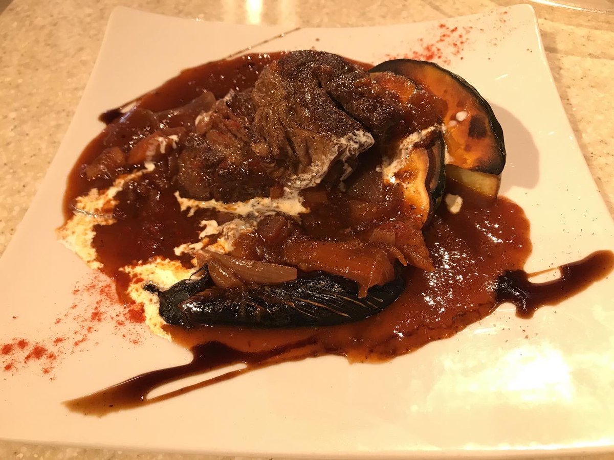jack54080478's tweet photo. 【カヂャメゾンⅢ】

先日、久しぶりにカヂャメゾンⅢへ。店長さんとダラダラと長話しながら楽しいお酒でした🥃

真鯛のカルパッチョ、カプレーゼ
、牛バラ肉のブルゴーニュ風煮
、デザート、前菜の５種。

会計が￥４０１５でした♪😋
#福島市グルメ #福島県 #福島市
#新町 #カジュアルイタリアン https://t.co/tw0PKqsHLp