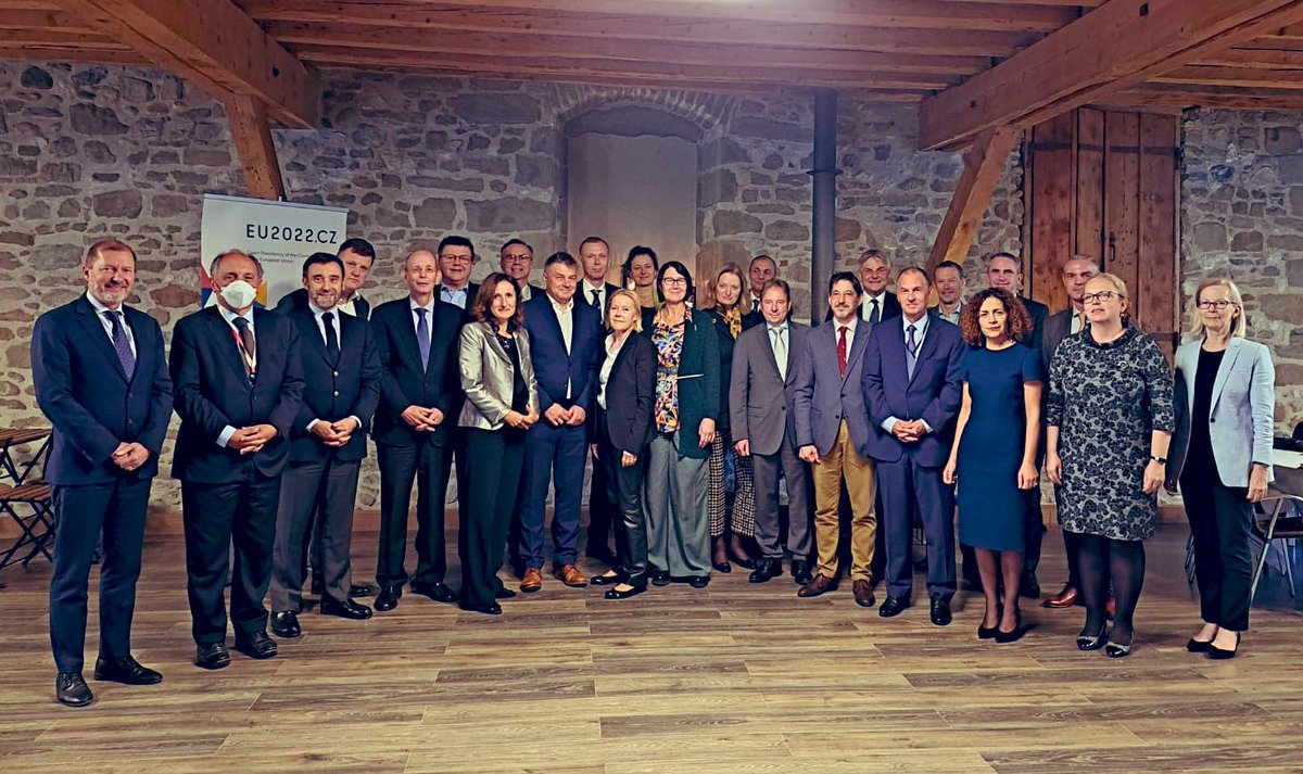 This is #TeamEurope 🇪🇺 in Geneva! Today EU Ambassadors had a half-day retreat where they discussed strategies and approaches to the most crucial issues we are currently facing in Geneva & beyond. Many thanks @CZmissionGeneva for co-organising this in the context of #EU2022CZ.