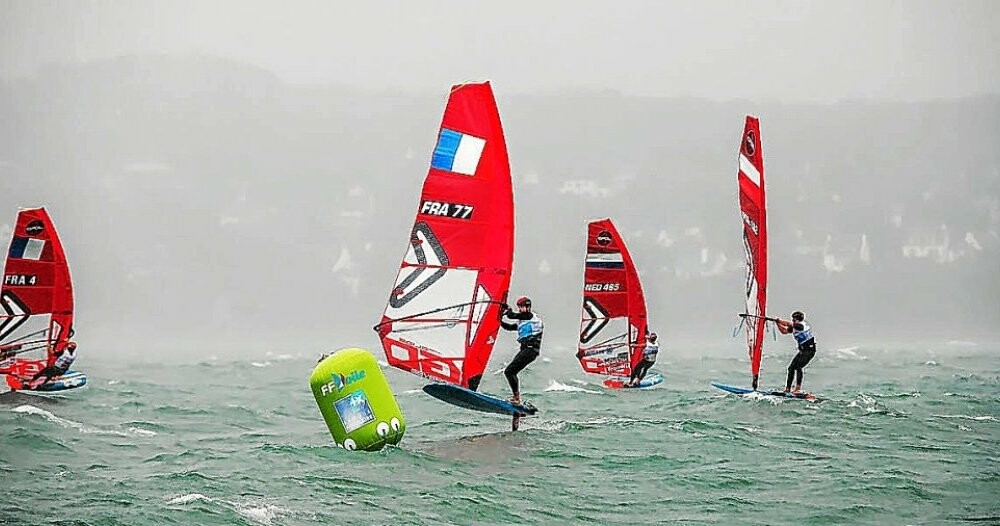 LeTelegramme's tweet photo. Voile. Mondiaux d’iQFoil : « Un moment d’anthologie » en rade de Brest
➡️ https://t.co/ihg5T1Tq48 https://t.co/ff6gexM8jw