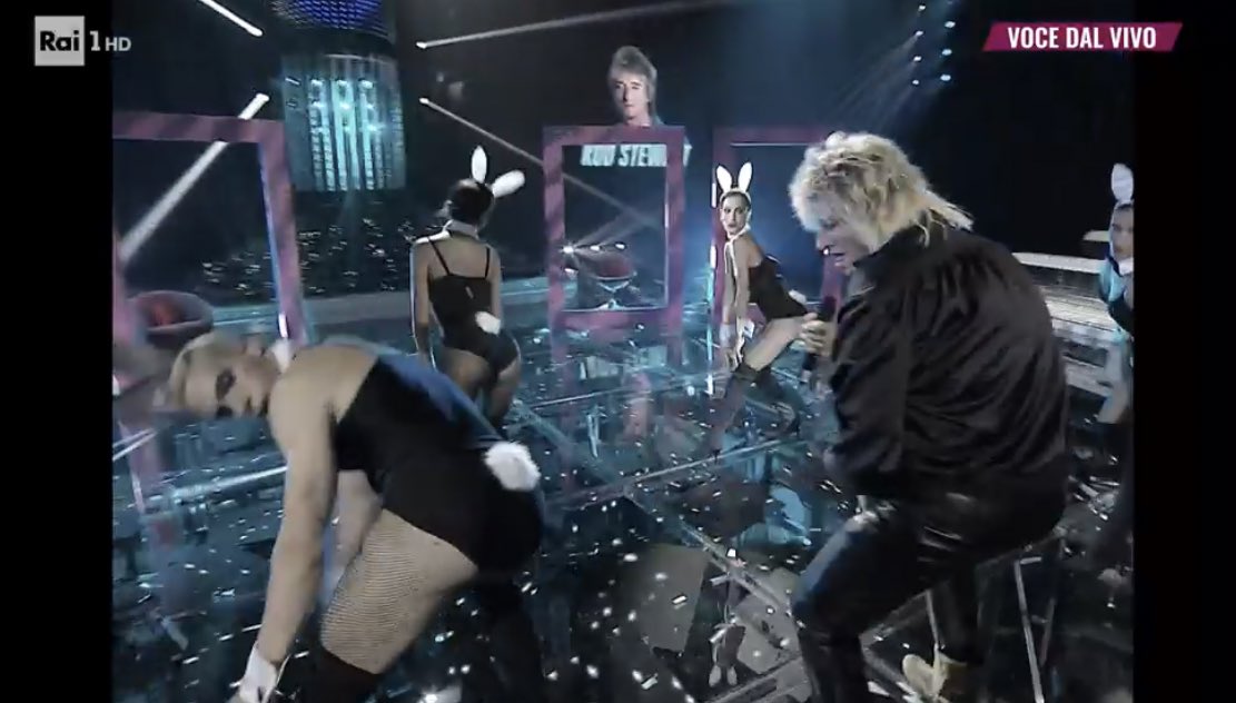 Cinguetterai's tweet image. Anche quest’anno nel corpo di ballo c’è il biondo di Biagio Izzo e Malgioglio 😮‍💨

#TaleEQualeShow