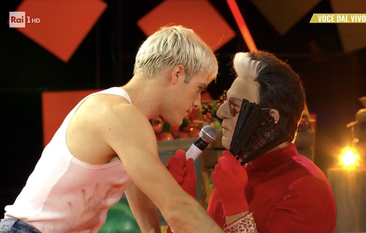 Cinguetterai's tweet image. Anche quest’anno nel corpo di ballo c’è il biondo di Biagio Izzo e Malgioglio 😮‍💨

#TaleEQualeShow