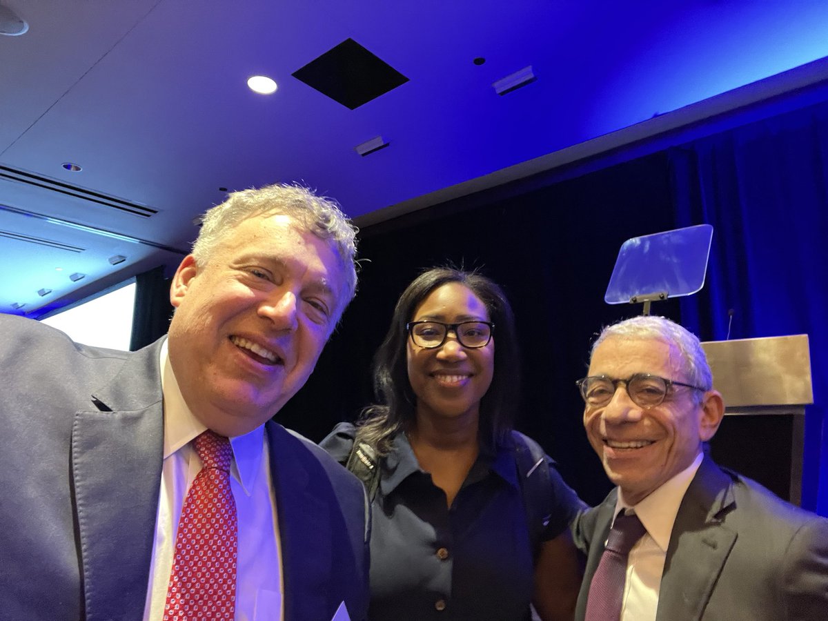 Great to be at the @SWOG meeting today in Chicago with our lung committee chair @JhanelleGray and @YaleCancer director Eric Winer @ASCOPres Plenary session on master protocols including Lung Map @LungMAP @SWOGChair, myelomatch and immunomatch @politikaterina @ynhhealth