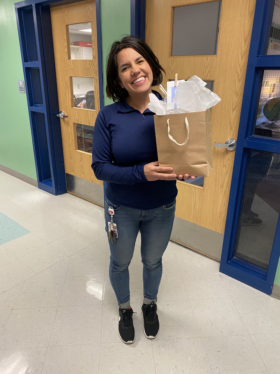 Natalie Ortiz was out supporting a classroom at @RavensNKC when we surprised her with the news that she’s been accepted into the 2022-23 Superintendent’s Leadership Institute! #NKCChampion @ortiznkc