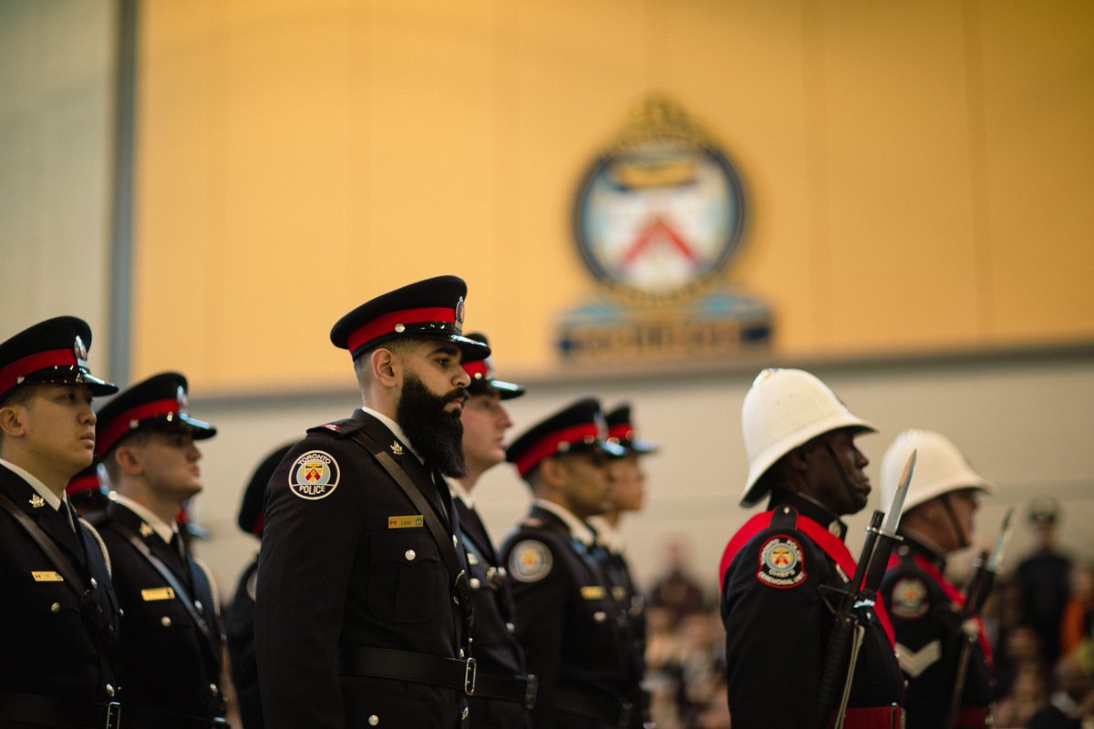 jamesramertps's tweet image. I was honoured to welcome and present 88 new police constables with their badges today at our graduation ceremony. 39 speak more than one language and they bring diverse life, academic, professional and community experience to their new roles as  @TorontoPolice officers.