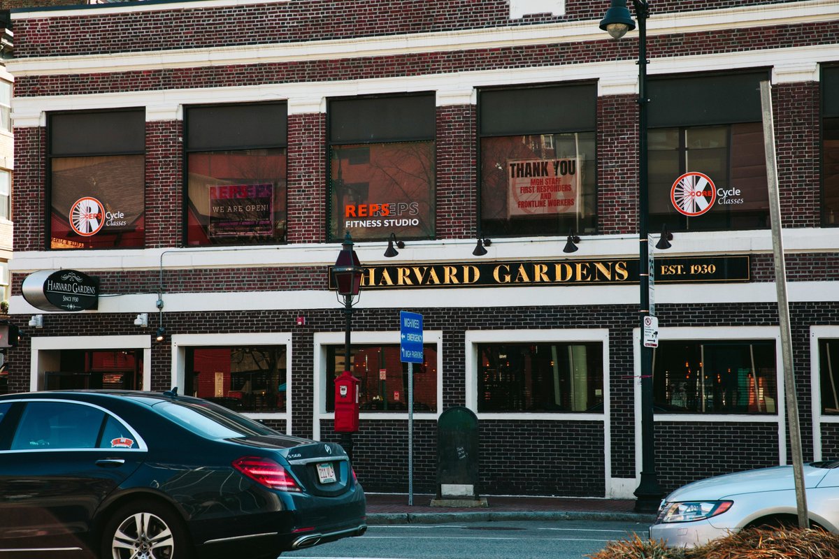 Your favorite neighborhood bar in the #HeartOfTheHill Stop by this weekend for good vibes and great drinks! 🍸✨