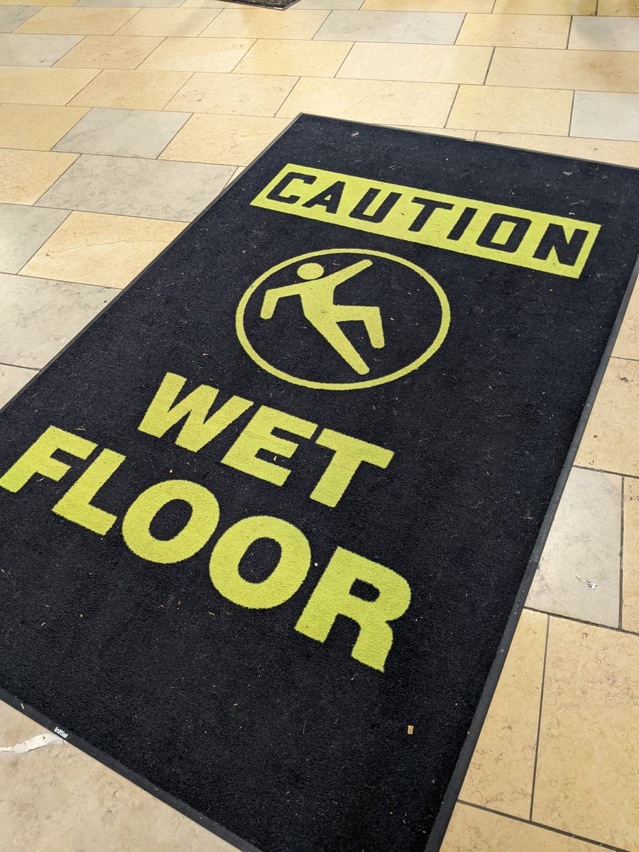 i love this giant rug at the train station