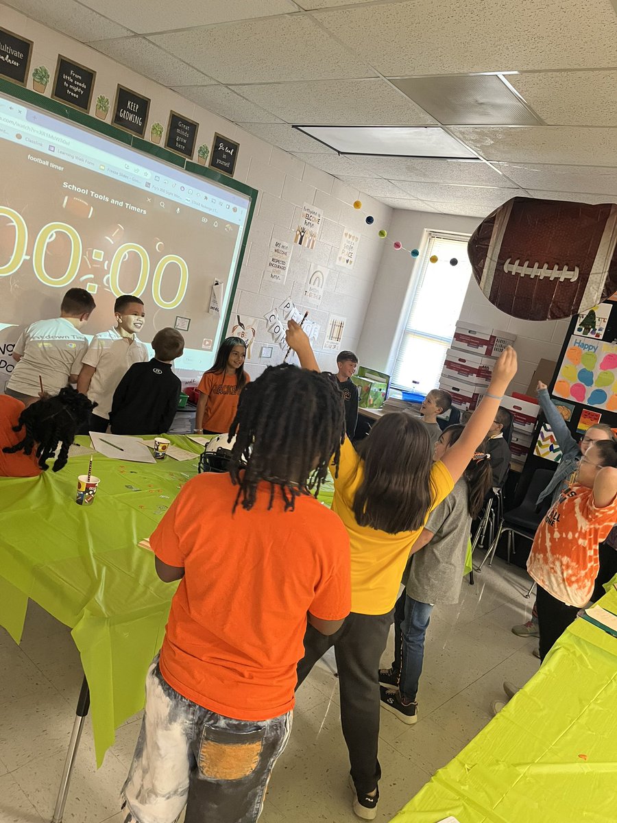 MikulaSam's tweet image. Third grade was making touchdowns during their lesson on text features and non-fiction. Classroom transformation for Rock Your School Day that also celebrated homecoming! The “coaches” did awesome on their lesson playbooks! #longinoadventures