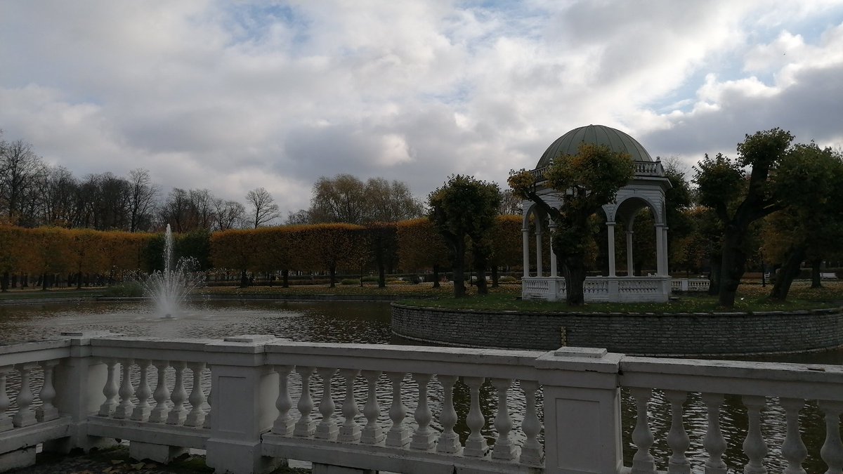 _Zeitgeist___'s tweet image. Es dificil tener la cabeza en dos sitios y ninguno es en el que estás.