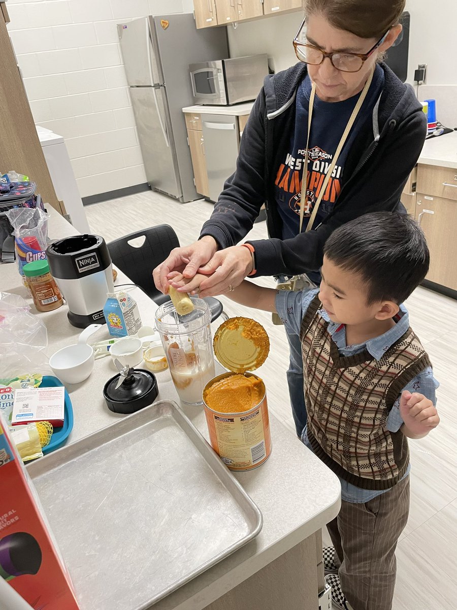 AmandaWatson237's tweet photo. Our Tigers excelled at following the steps to make our pumpkin smoothies for our N2Y unit! If you didn’t do this activity, you missed out because the smoothies were DELICIOUS! #Tstudentsupport, #TISDGOES #LoveLaughterLearninginTISD, https://t.co/gwdKDlVf37