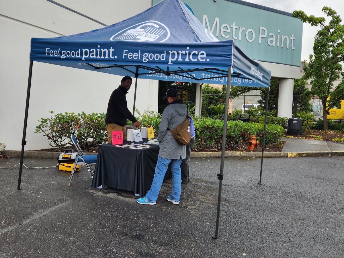 kaables's tweet photo. Today in #PIOlife, media wrangling at community event that is #givingaway thousands of gallons of #recycled paint. A little rain won't discourage #MetroPaint https://t.co/RkyiSW8w0C