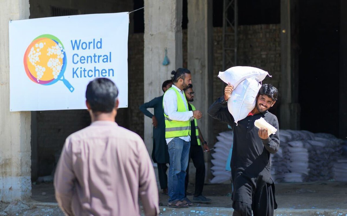 WCKitchen's tweet photo. WCK’s local Relief Team delivered food kits—filled with 6 weeks worth of food—to Johi &amp; nearby villages still underwater from historic floods in Pakistan. Electricity hasn’t returned in Ali’s village so he’s happy to also take candles back home with him. #ChefsForPakistan https://t.co/lnCD3EwVb5