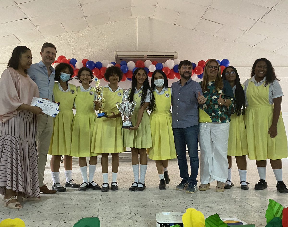 Nuestro compromiso #UKCOL es firme: el inglés y las oportunidades que el bilingüismo trae no puede quedarse exclusivamente en colegios privados, debe ser una herramienta a la que todos los niños puedan acceder. 

Gran reunión con <a href="/jaimepumarejo/">Jaime Pumarejo</a> <a href="/alcaldiabquilla/">Alcaldía de Barranquilla</a> y <a href="/cobritish/">British Council</a>