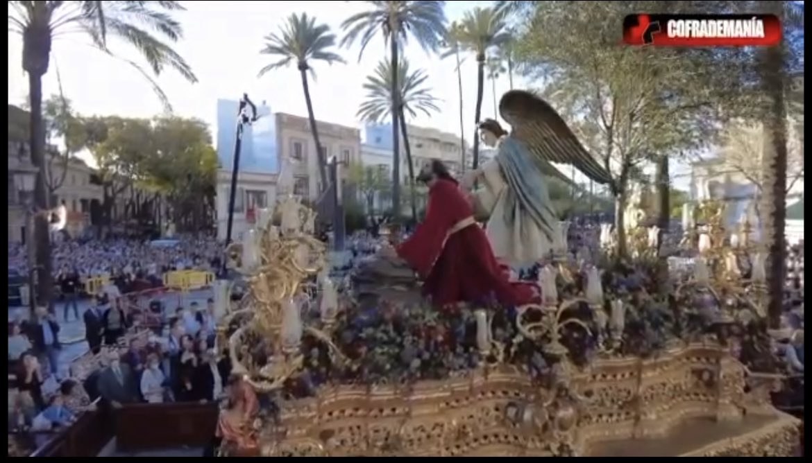 La salida espectacular de la Oración en el Huerto desde Santo Domingo. youtu.be/2pBaARXM48U <a href="/masjerez/">masjerez</a> @Migueln04867698 <a href="/oracionhuerto/">Oración en el Huerto</a> <a href="/miguelperea1/">miguelperea</a>