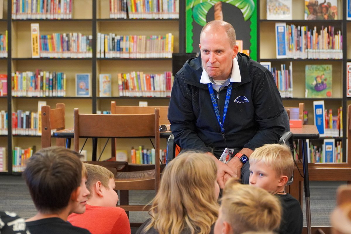 It's #NationalPrincipalsMonth!

We are proud to have good leaders. For example, did you know ONWHS principal Chris Zuck visits his feeder elementary schools? (More: bit.ly/3F4Xvb2.)

These types of stories happen across OPS. Take a moment to thank your principal TODAY!