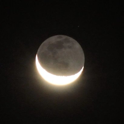 takku2's tweet photo. 4時過ぎ、オリオン座流星群、撮れました~。
#オリオン座流星群 #流れ星 #月 #olion #shootingstar #otobe #hokkaido #uhbお天気チーム https://t.co/Aw38jtyKuX