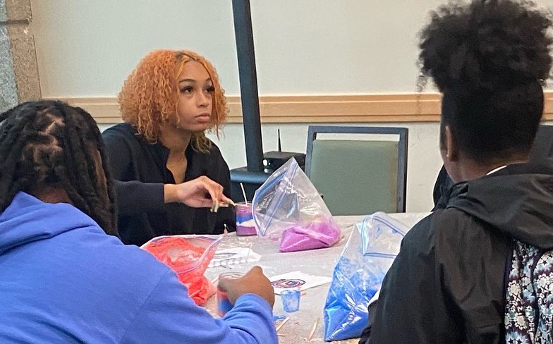 cawjournalism's tweet photo. The campus was filled with fall scents as Wayne State University students participated in candle making this Wednesday.
https://t.co/KoRScj0pMy
#WSUnmA5 #multimedia #journalism #photojournalism #WayneState #candlemaking #fall https://t.co/2reI54rVSA