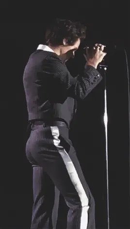 ImpetuousAllure's tweet photo. Even with pants on I wanna hit it. 🥵 https://t.co/eA2Ut9d67N