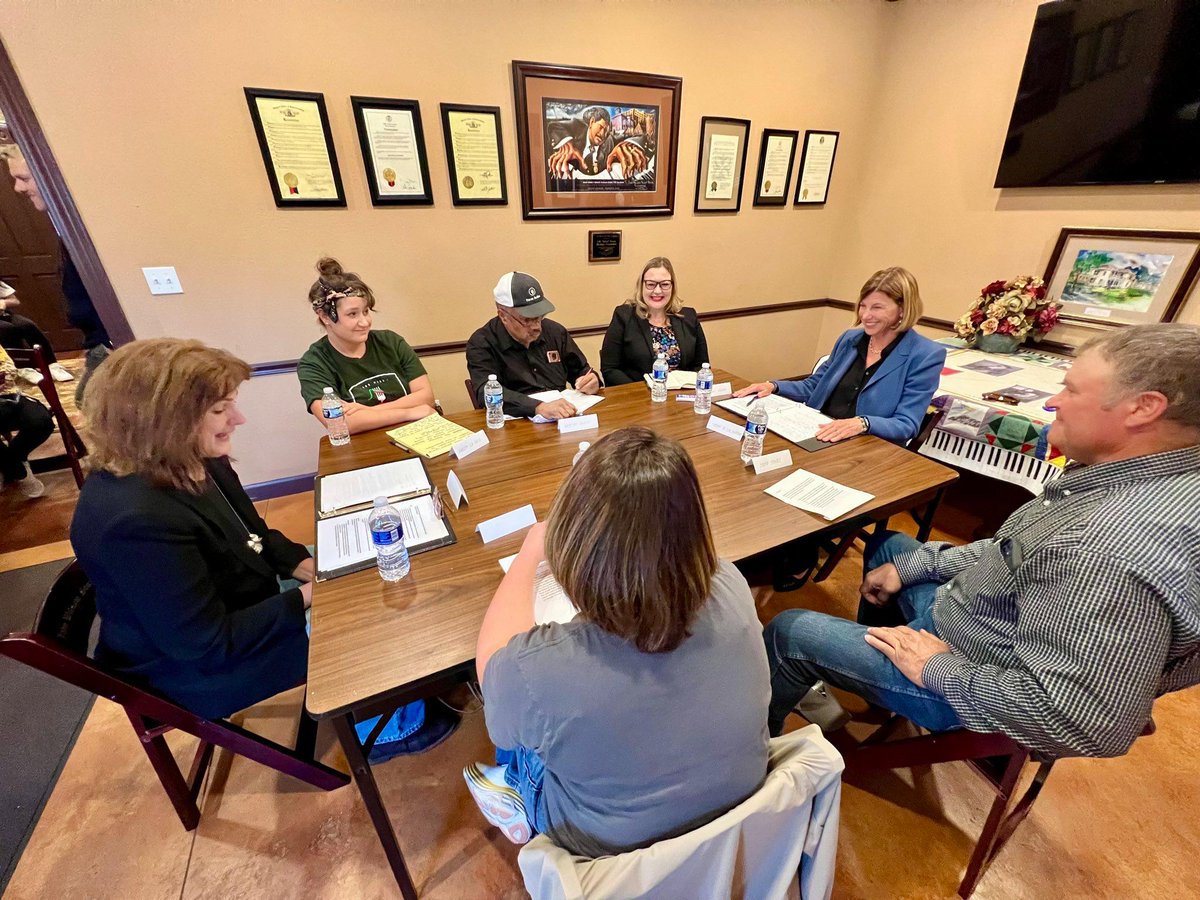 buschvalentine's tweet photo. This afternoon I held an agricultural roundtable discussion with farmers, consumers, and advocates in Columbia, where I announced that my first bill introduced in the U.S. Senate will be legislation to ban the sale of American farmland to foreign-owned corporations and countries. https://t.co/u5GDQed2gF