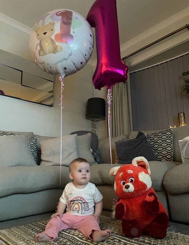 Tiff5757's tweet photo. My little one turned 1 yesterday👶🎂💖😍 a little bit of LFC attire was worn👌🔴⚽️👏🥰 @LFC #Olivia #daughter  #1stbirthday #babyred #LFC https://t.co/GH3kiIP5aZ