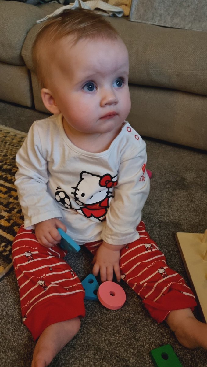Tiff5757's tweet photo. My little one turned 1 yesterday👶🎂💖😍 a little bit of LFC attire was worn👌🔴⚽️👏🥰 @LFC #Olivia #daughter  #1stbirthday #babyred #LFC https://t.co/GH3kiIP5aZ