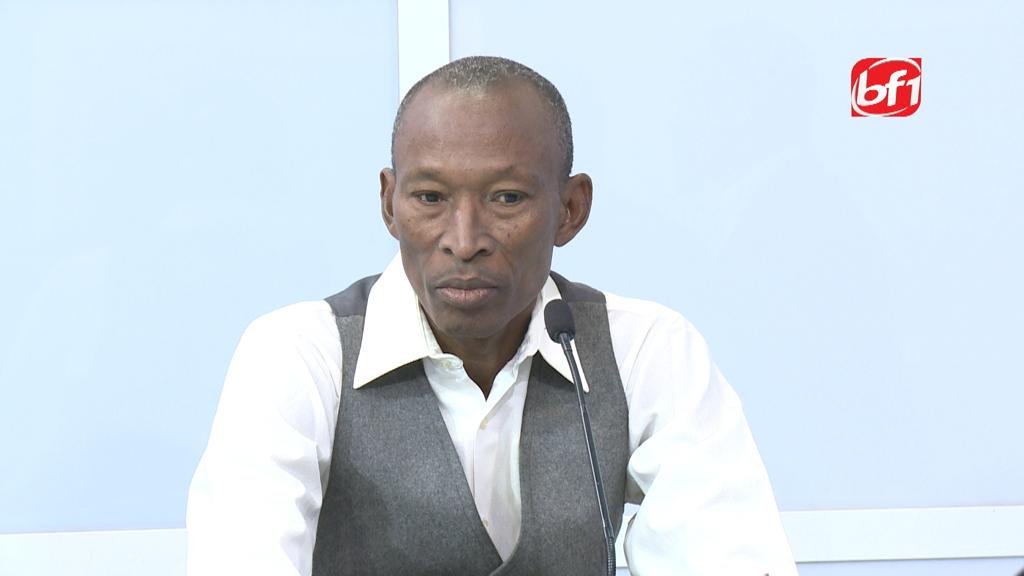 bf1tv's tweet photo. 🇧🇫🔴Gouvernement de transition #BurkinaFaso : Me Apolinaire Joachim Kyelem De Tambela est nommé Premier Ministre de la transition par décret présidentiel  vendredi 21 octobre 2022. #lwili https://t.co/5WyZBfZMTq