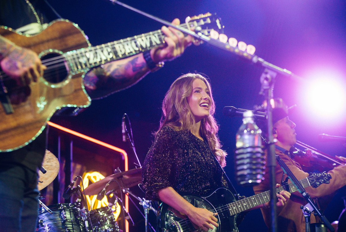 carolinejones's tweet photo. SEATTLE, WA @zacbrownband #OutInTheMiddleTour https://t.co/l5YAbrz5QN
