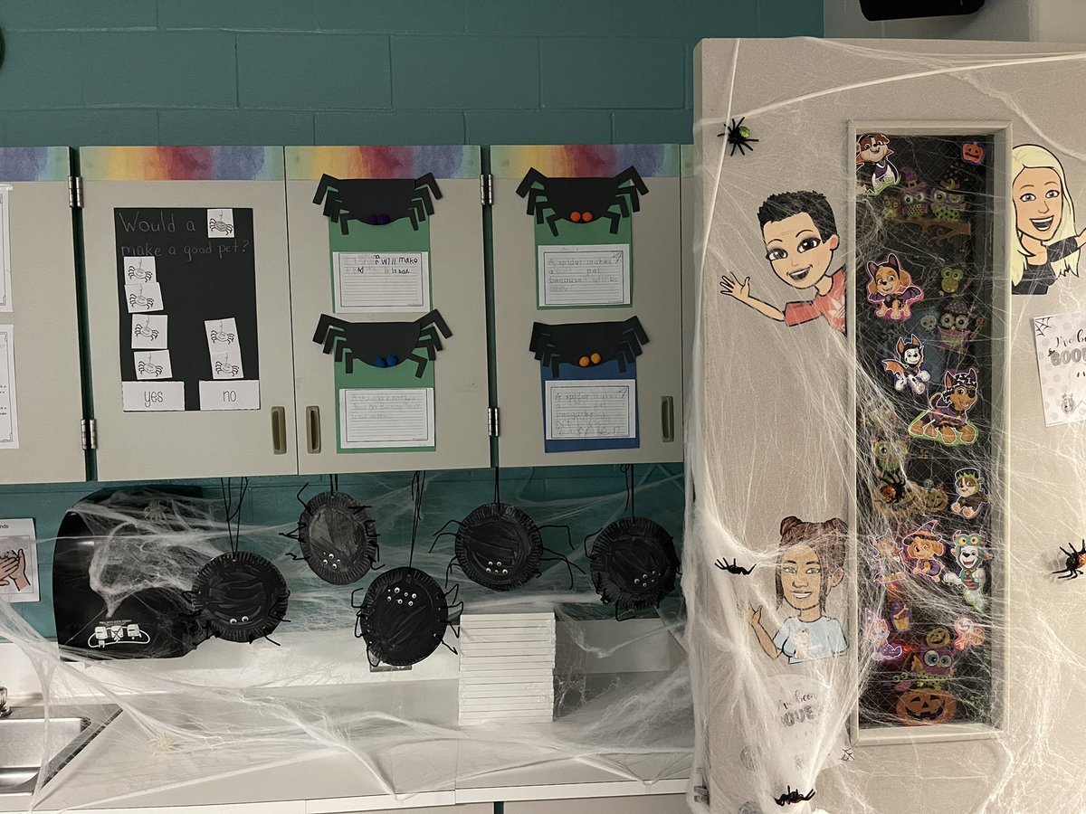 baileyfamrocks's tweet photo. Fun Friday filled with all things spiders 🕷!! We learned about the biggest spider in the world and if spiders would make good pets!! @MrsJohnsonKitty is not a spider fan!! @amanda_parish was all in!! 😂 @HumbleISD_OFE https://t.co/XfiEFqVect