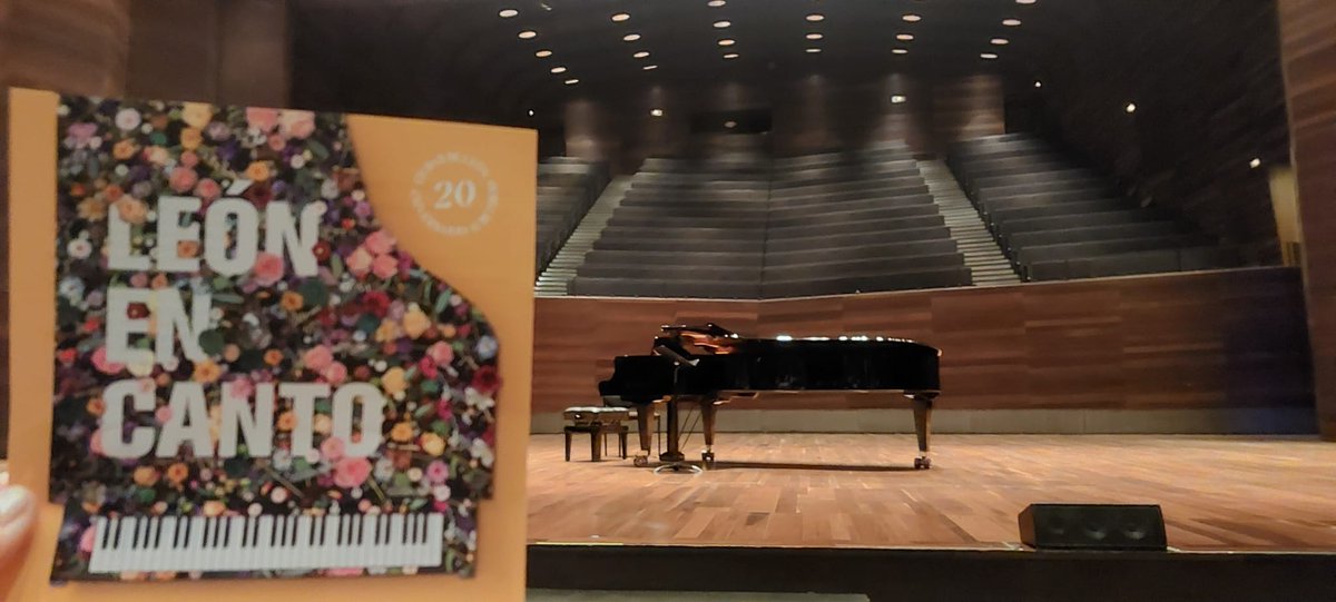 AytoLeonCultura's tweet photo. ◼︎ Espectacular @Maria_Bayo en el Auditorio de #LeónEsp

🎤 Un lujo contar con su voz prodigiosa en el ciclo 'León en canto'.

📆 Próximo recital: 4 de noviembre con el tenor Ignacio Encinas, la soprano Marta Arce y Héctor Sánchez al piano.

#AytoLeónCultura #LeónEnCanto https://t.co/GhSF5MUfCg