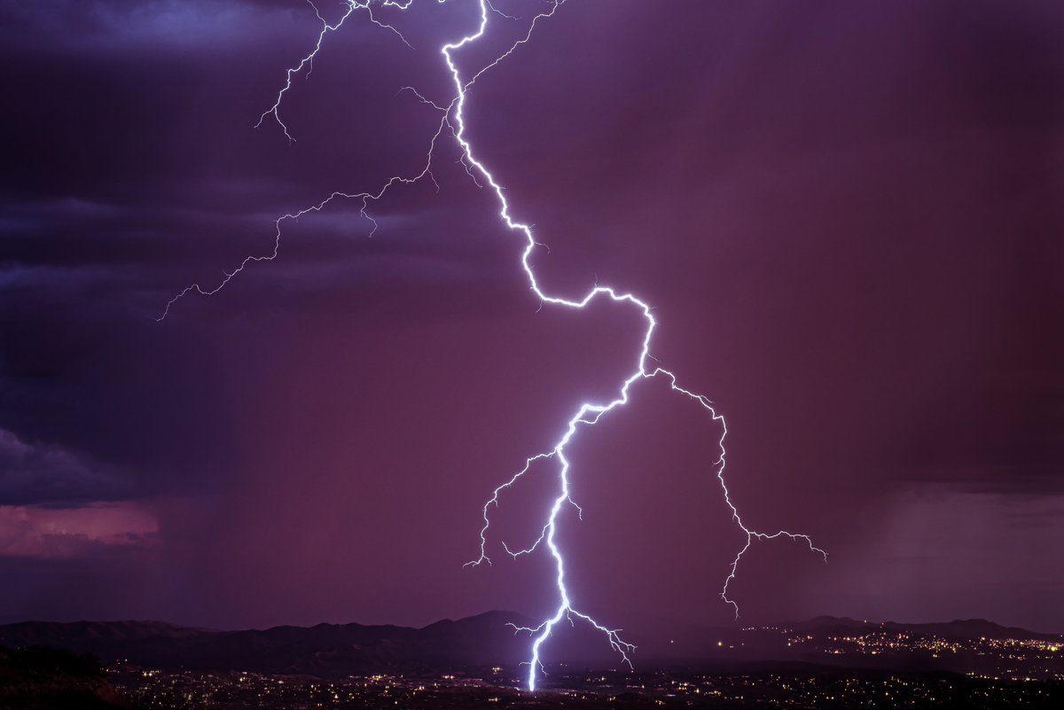 NorseMythNews's tweet photo. Thor strides through Rio Rico, Arizona
Photo by Lori Grace
#ThorWorldTour https://t.co/b95JpJN7wm