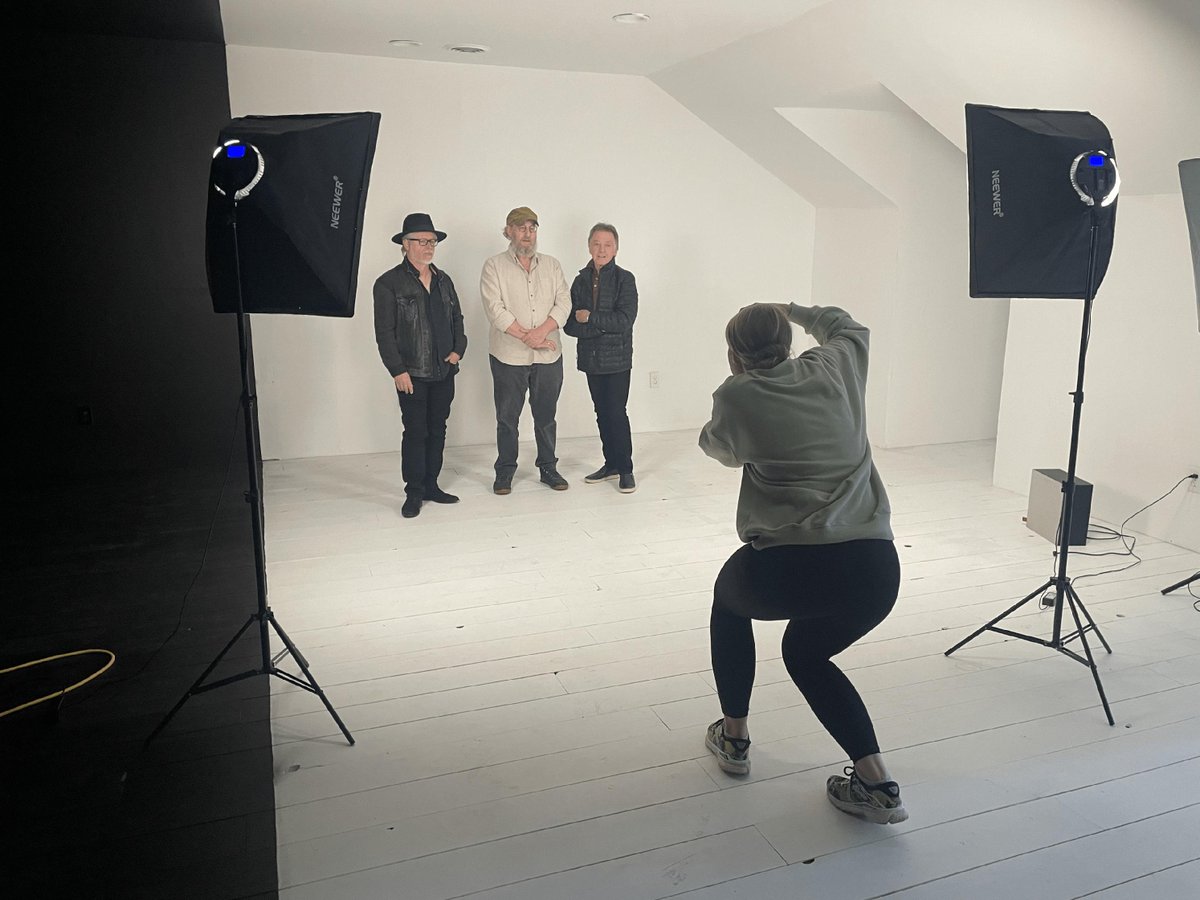 BrainCandyNash's tweet photo. We had a blast at HQ in the photo studio with The Jeff Miller Band, Phil Solem from The Rembrandts, and Joey Molland! We can't wait to see the final shots. 🌟 Come check out the photo studio at HQ today! 🚀
📸: Ayla Kress
#therembrandts #badfinger #photography #antilabel https://t.co/WPE8RGZDok