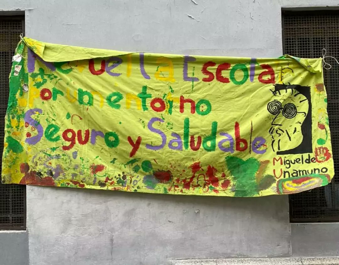 ¡Feliz primera <a href="/RevueltaEscolar/">RevueltaEscolar SchoolRebellion RevoltaEscolar</a> del curso! ❤️ Hoy ha sido una tarde preciosa, llena de colores y música, y ni las nubes más grises han conseguido pararnos... 😉 Gracias por venir a reclamar en familia entornos escolares seguros y pacificados. ¡Ya estamos pensando en la próxima!