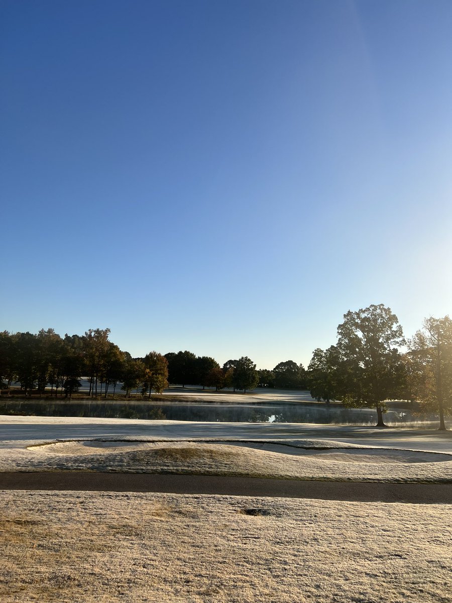 Tarlton_Turf's tweet photo. Another frosty morning 🥶. #mycarolinasmorning #gcsaa #turf #turftoday #pennstste https://t.co/ysqehVGNE5