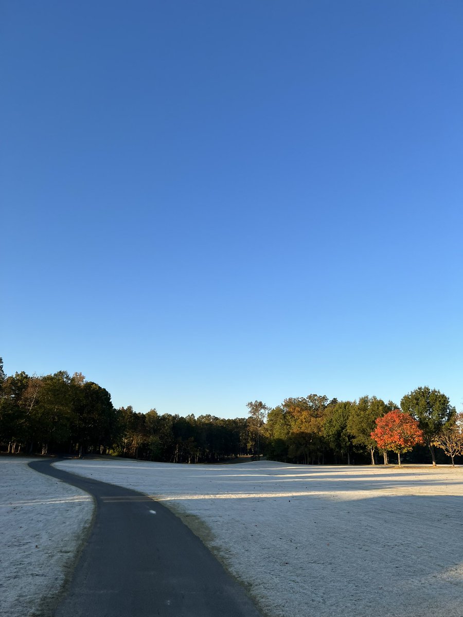 Tarlton_Turf's tweet photo. Another frosty morning 🥶. #mycarolinasmorning #gcsaa #turf #turftoday #pennstste https://t.co/ysqehVGNE5