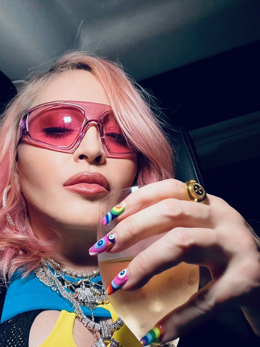 It's Friday bitches!!!!!!!!!!!!🥂😎💋