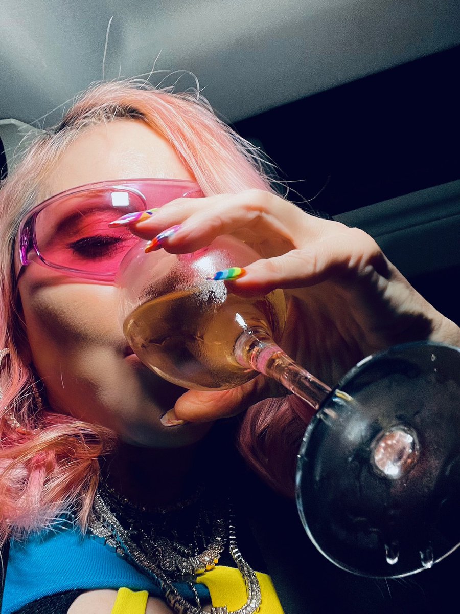 It's Friday bitches!!!!!!!!!!!!🥂😎💋